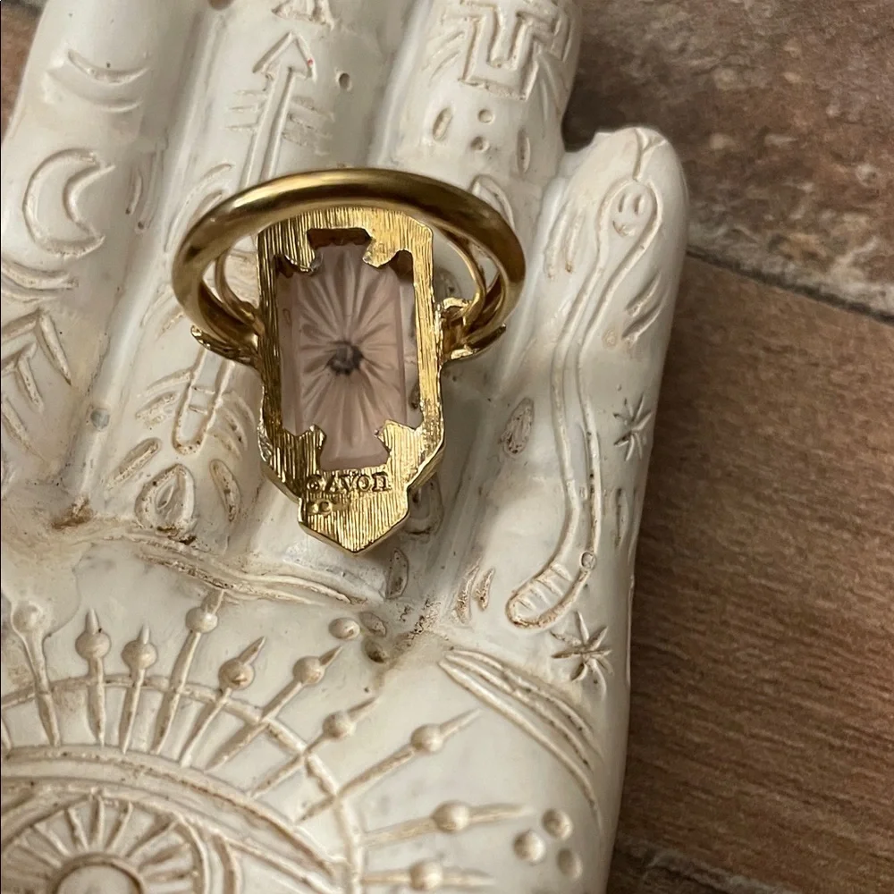 Elegant Gold and Pink Ring - Picture 4 of 6